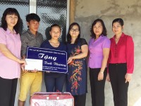 Lãnh đạo Hội LHPN tỉnh và Câu lạc bộ nữ Doanh nhân tỉnh trao mái ấm tình thương cho gia đình Hội viên phụ nữ nghèo  tại xóm Nà Nọi 2, xã Lang Môn, huyện Nguyên Bình (Công trình chào mừng đại hội đại biểu phụ nữ tỉnh khóa XV, nhiệm kỳ 2016 - 2021).