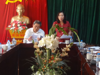 Đ/c Hà Nhật Lệ - Chủ tịch Hội LHPN tỉnh, Trưởng đoàn giám sát NQ 11 phát biểu tại buổi làm việc với          huyện ủy Trùng Khánh