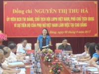 Đồng chí Nguyễn Thị Thu Hà, Ủy viên Trung ương Đảng, Chủ tịch Hội Liên hiệp Phụ nữ Việt Nam, Phó Chủ tịch Ủy ban Quốc gia Vì sự tiến bộ của phụ nữ Việt Nam phát biểu tại buổi làm việc.