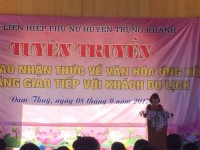 Đồng chí Hoàng Thị Thương - UVBTV, Chánh Văn phòng Hội LHPN tỉnh  phát biểu tại buổi tuyên truyền