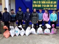 Hội LHPN xã Vĩnh Quang phối hợp tặng quà nhân dịp Tết