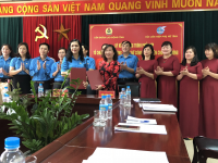 Đồng chí Hà Nhật Lệ và Đồng chí Nguyễn Ngọc Thư ký kết chương trình phối hợp giai đoạn 2018 - 2022.