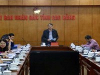Chủ tịch UBND tỉnh Hoàng Xuân Ánh phát biểu chỉ đạo tại cuộc họp