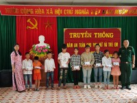 Hội LHPN xã Tri Phương, huyện Trùng Khánh phối hợp với lực lương vũ trang  truyền thông về chủ đề năm 2020