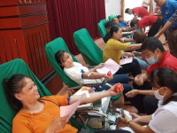 Hội viên phụ nữ Hà Quảng tham gia hiến máu tình nguyện