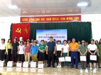 Hội LHPN xã Nam Tuấn tổ chức ra mắt  Mô hình “Phụ nữ thực hiện tốt ATGT”
