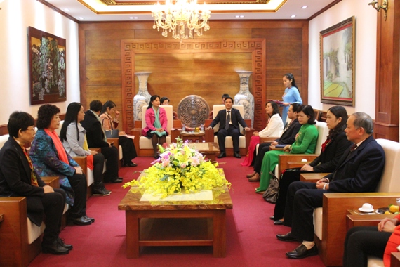 Các đại biểu tham dự buổi tiếp kiến Đoàn đại biểu Hội Liên hiệp Phụ nữ Khu tự trị dân tộc Choang Quảng Tây (Trung Quốc).