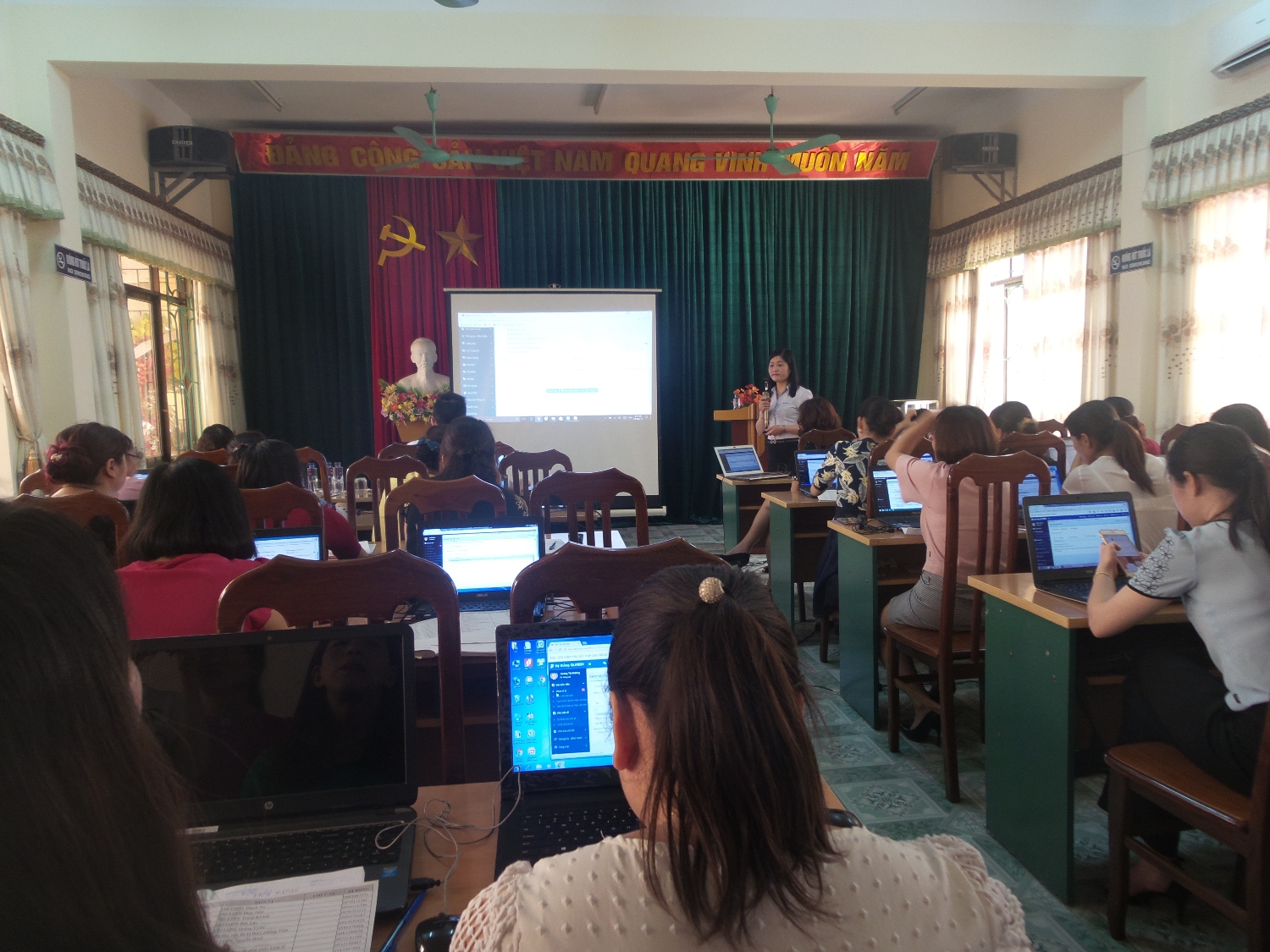 Hội LHPN tỉnh tổ chức tập huấn sử dụng phần mềm quản lý văn bản VNPT office