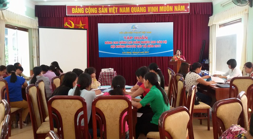 Đồng chí Hà Nhật Lệ, Chủ tịch Hội LHPN tỉnh phát biểu khai mạc lớp tập huấn