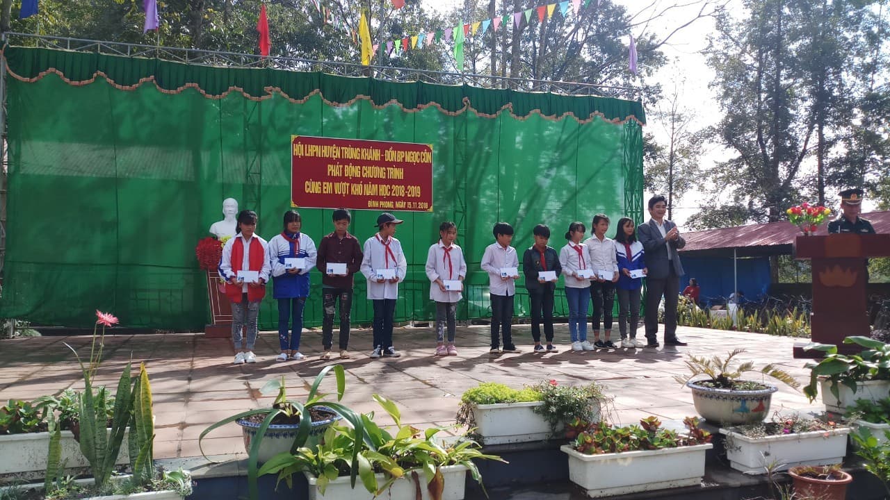 Hội LHPN huyện Trùng Khánh phối hợp tổ chức chương trình phát động gây quỹ hỗ trợ Mô hình “Cùng em vượt khó”