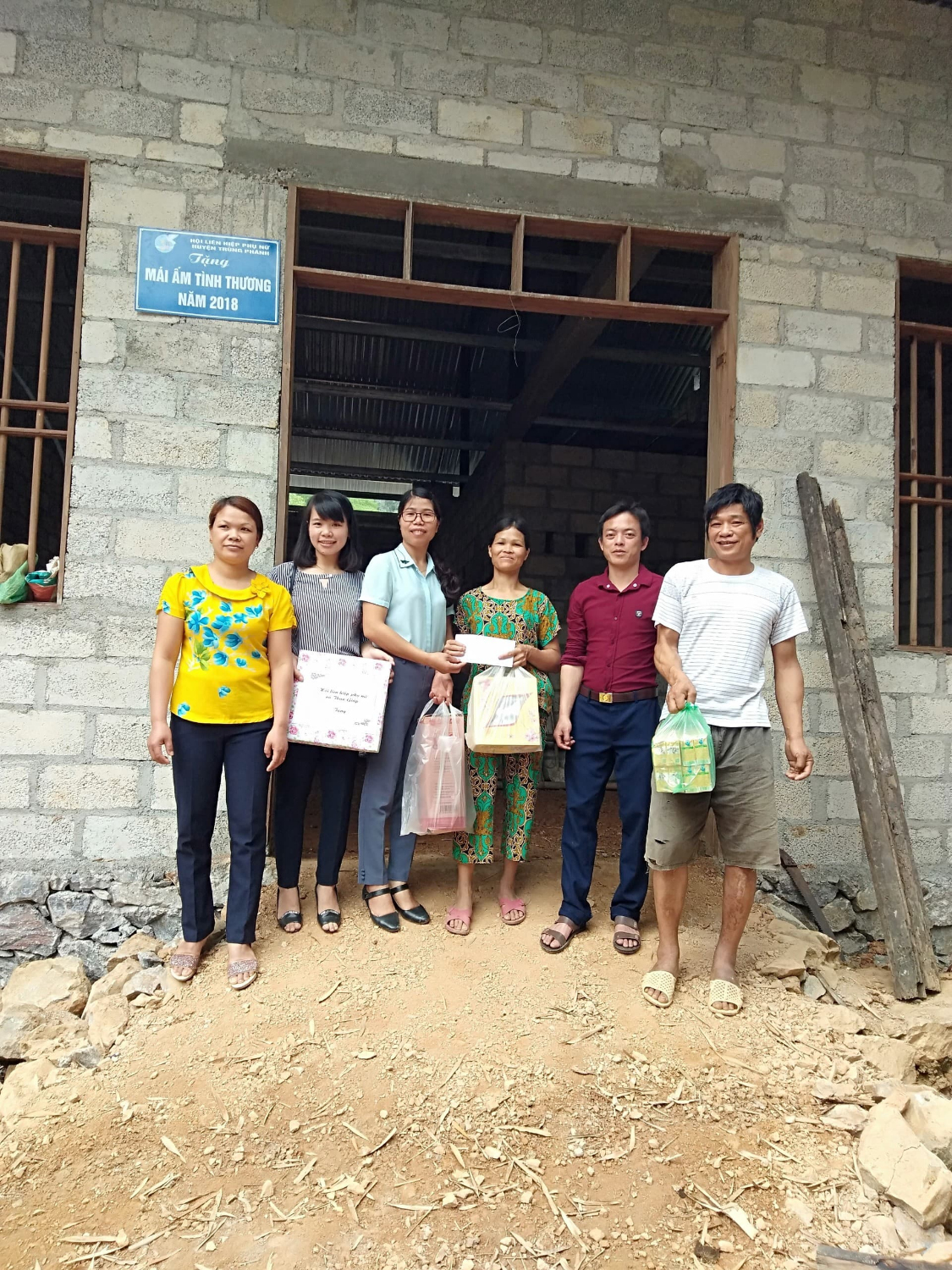 Hội LHPN huyện Trùng Khánh hỗ trợ xây dựng nhà "Mái ấm tình thương" cho hội viên