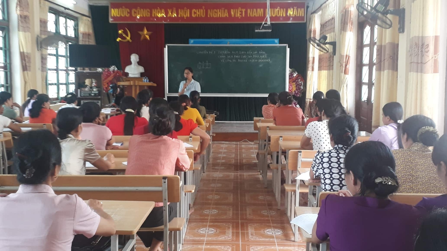 Hội LHPN huyện Trùng Khánh phối hợp tổ chức Lớp  bồi dưỡng lý luận chính trị và nghiệp vụ công tác Hội