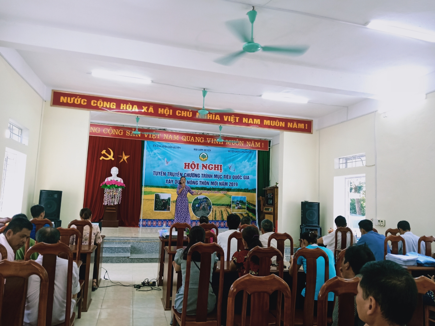 Hội LHPN huyện Hà Quảng phối hợp tuyên truyền  thực hiện Chương trình mục tiêu Quốc gia XDNTM