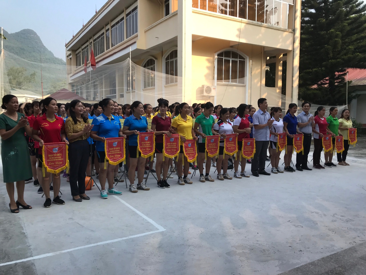 Hội LHPN Hạ Lang phối hợp tổ chức hoạt động  thể thao chào mừng các ngày lễ lớn trong tháng 10