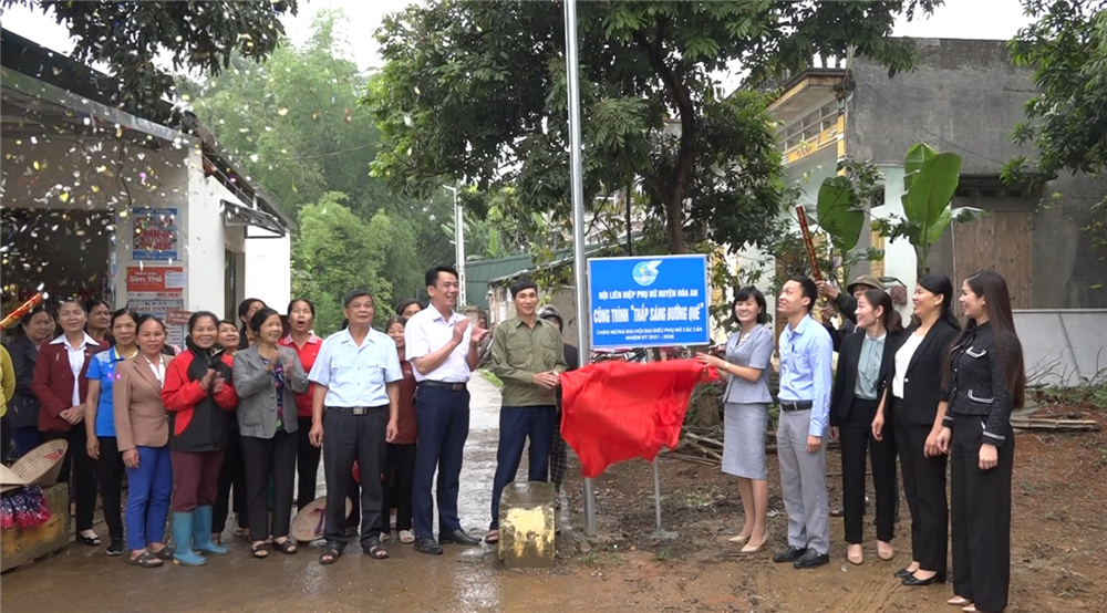 Hội LHPN huyện Hòa An khánh thành công trình “Thắp sáng đường quê”  chào mừng Đại hội đại biểu Phụ nữ các cấp nhiệm kỳ 2021 - 2026