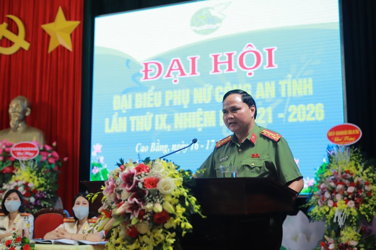 Đồng chí Đại tá Lương Văn Thiểm - Phó Bí thư Đảng uỷ, Phó Giám đốc Công an tỉnh phát biểu chỉ đạo tại Đại hội