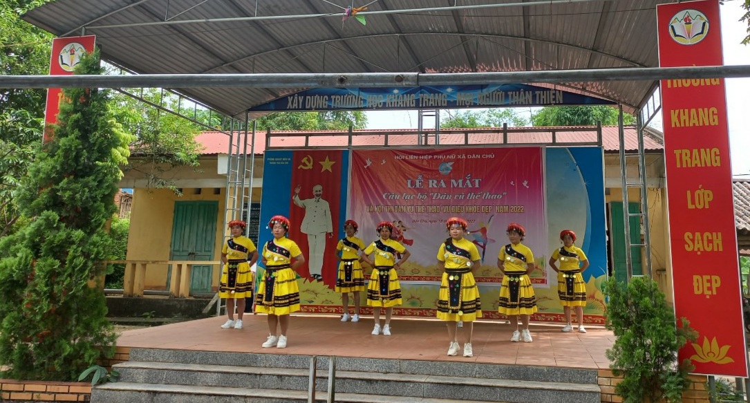 Hội LHPN xã Dân Chủ, huyện Hòa An đã ra mắt Câu lạc bộ dân vũ