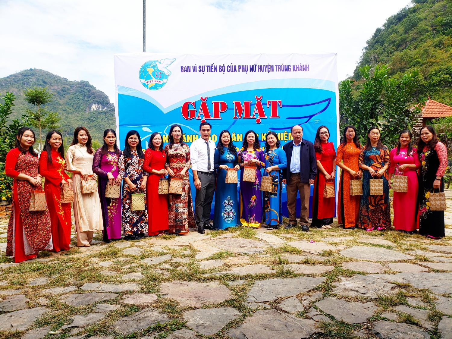 Ban Vì sự tiến bộ Phụ nữ huyện Trùng Khánh tổ chức buổi gặp mặt nhân kỷ niệm 92 năm ngày thành lập Hội LHPN Việt Nam