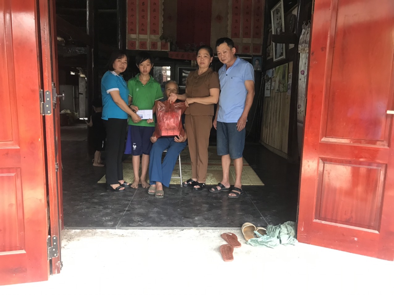Hội LHPN huyện Quảng Hòa thực  hiện Chương trình  “Mẹ đỡ đầu – kết nối yêu thương”