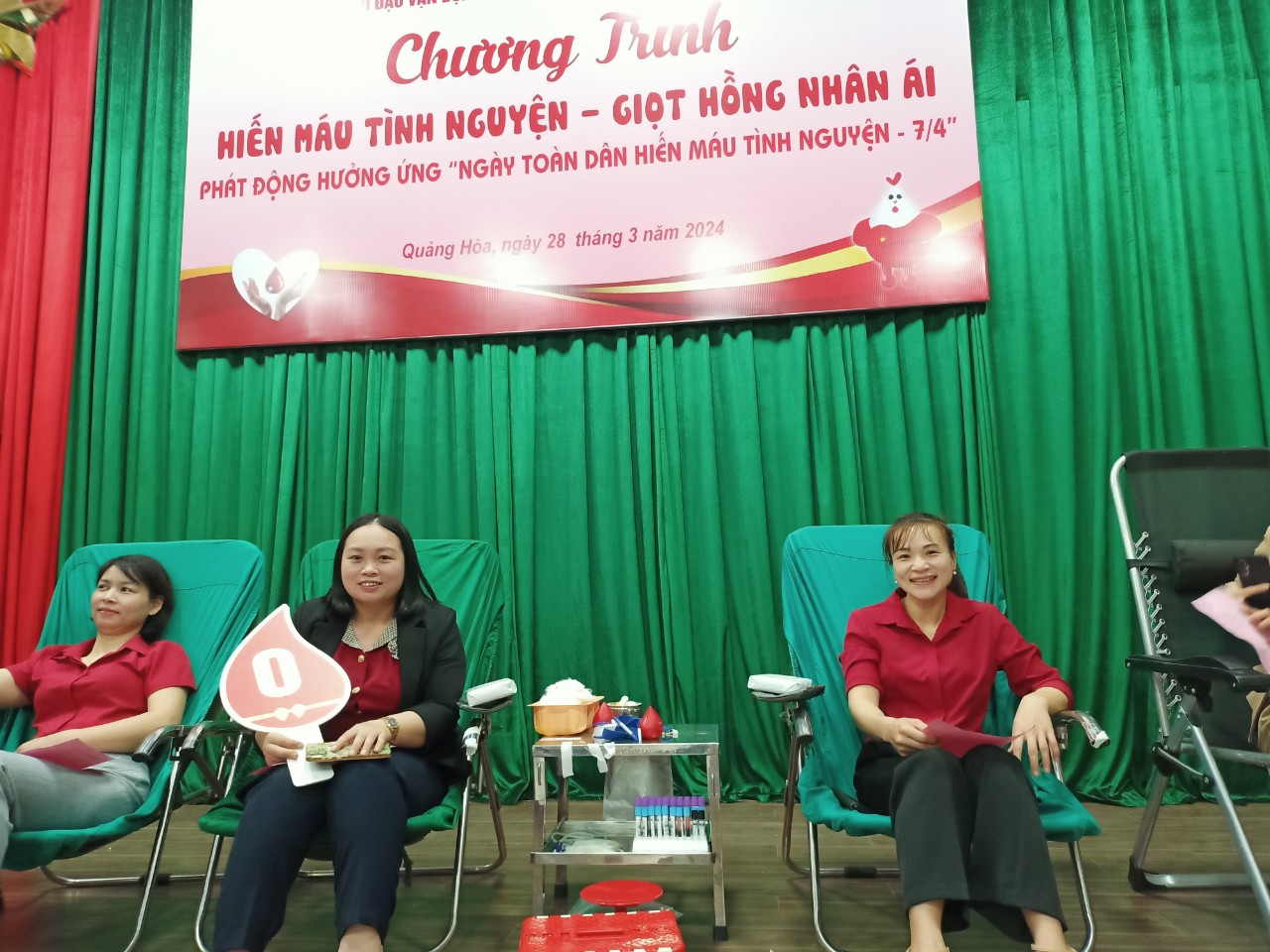 Phụ nữ Quảng Hòa tham gia hiến máu tình nguyện