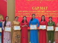 Hội LHPN huyện Thạch An tổ chức gặp mặt, biểu dương gia đình tiêu biểu trong thực hiện cuộc vận động "Xây dựng gia đình 5 không, 3 sạch" giai đoạn 2021-2023 nhân Ngày Gia đình Việt Nam 28/6