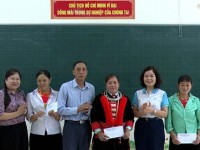 Hội LHPN tỉnh tổ chức thăm hỏi, động viên các lớp xóa mù chữ tại huyện Nguyên Bình