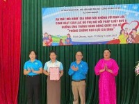 Hội LHPN xã Vĩnh Quang ra mắt mô hình “Gia đình nói không với bạo lực”