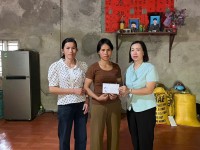 Hội LHPN xã Bảo Lạc thăm hỏi , động viên gia đình chính sách trên địa bàn xã.