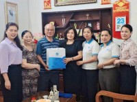 Hội LHPN tỉnh Cao Bằng thăm gia đình thương binh Đoàn Đông Vũ, trú tại tổ 12, phường Thục Phán.