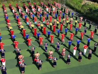 300 hội viên phụ nữ xã Trà Lĩnh tham gia đồng diễn dân vũ.