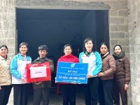 Hội LHPN tỉnh Cao Bằng bàn giao kinh phí hỗ trợ xóa nhà tạm, nhà dột nát cho gia đình chị Nông Thị Luyến, xóm Chung Sơn, xã Đàm Thuỷ.