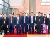 Các đại biểu tỉnh Cao Bằng dự phiên thảo luận tại hội trường ngày 21/1.