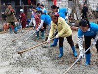 Hội LHPN xã Bế Văn Đàn phối hợp với các ban ngành, đoàn thể và Đồn Biên phòng Cửa khẩu Quốc tế Tà Lùng láng nền làm nhà tình nghĩa cho hộ gia đình bà Dương Thị Dung xóm Lăng Hoài II.