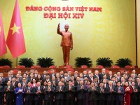 Các đồng chí lãnh đạo Đảng, Nhà nước với các đại biểu tại phiên trù bị Đại hội XIV của Đảng. (Ảnh: ĐĂNG KHOA)