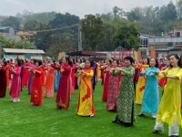 Phụ nữ Cao Bằng đồng diễn dân vũ, lan...