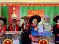 Rạng rỡ áo dài, trang phục dân tộc – Phụ...