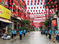 Hội viên phụ nữ ra quân tổng vệ sinh môi trường, chỉnh trang đường làng ngõ xóm xanh – sạch – đẹp, tạo không khí trang trọng, phấn khởi hướng về ngày bầu cử.