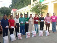 Hội viên phụ nữ xã Lý Quốc chung tay hỗ...