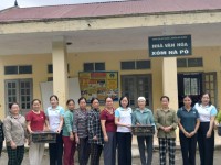Phụ nữ Trường Hà sôi nổi thi đua bằng...