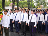 Đoàn đại biểu tỉnh dâng hoa, dâng hương tại Nghĩa trang Liệt sĩ Quốc gia Đường 9.