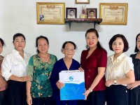 Hội LHPN tỉnh Cao Bằng thăm, tặng quà...