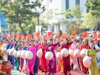 Cán bộ, hội viên phụ nữ Cao Bằng tham gia diễu hành tại Lễ khai mạc Đại hội TDTT tỉnh lần thứ X năm 2026