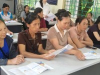 Hội viên phụ nữ được phổ biến những nội dung cơ bản của chính sách BHXH, BHYT.