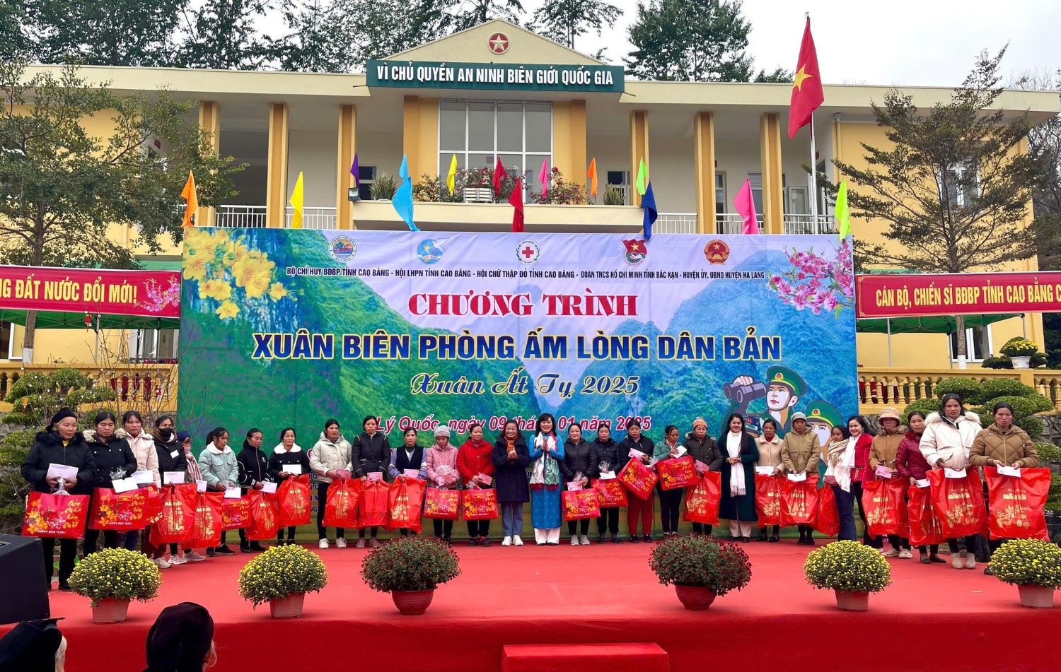 chuong trinh xuan bien phong am long dan ban xuan at ty nam 2025 tai don bien phong cua khau ly van