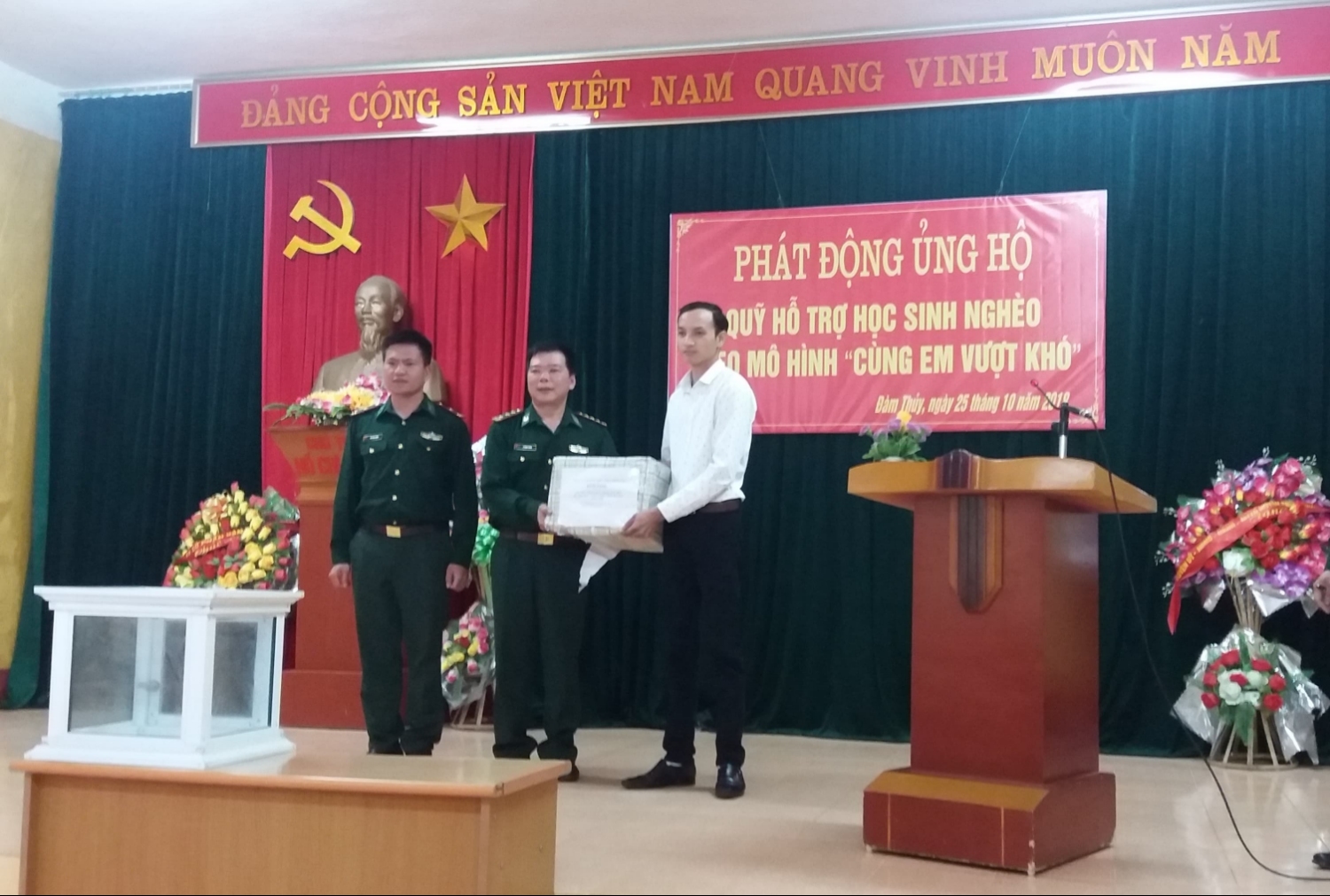 Hội LHPN huyện Trùng Khánh phối hợp tổ chức phát động gây quỹ hỗ trợ Mô hình “Cùng em vượt khó”