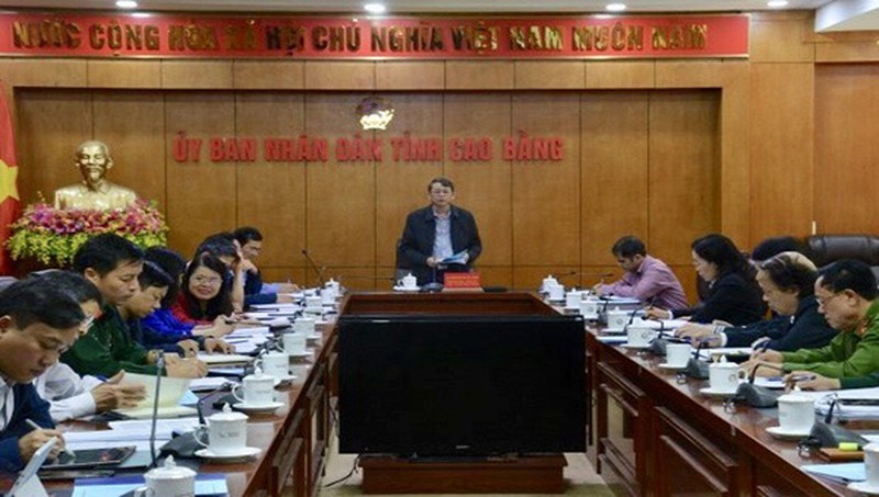 Chủ tịch UBND tỉnh Hoàng Xuân Ánh phát biểu chỉ đạo tại cuộc họp