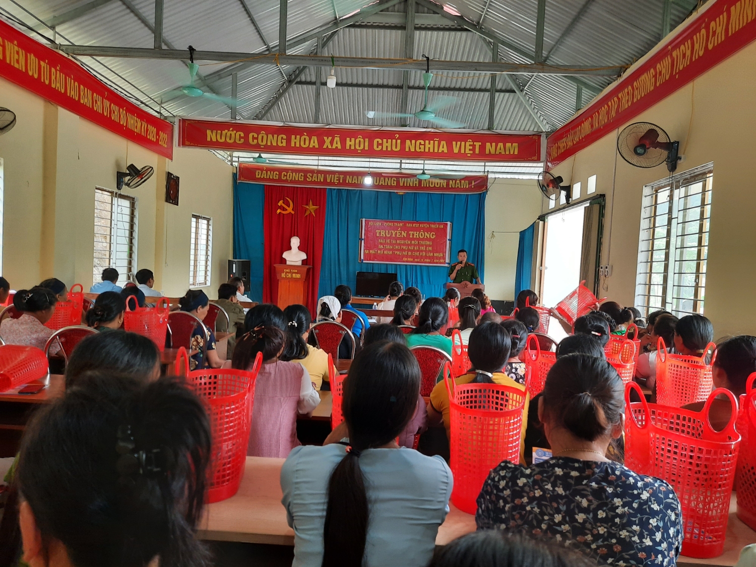 Hội LHPN huyện Thạch An phối hợp triển khai các hoạt động tại Thôn Nà Vai xã Kim Đồng
