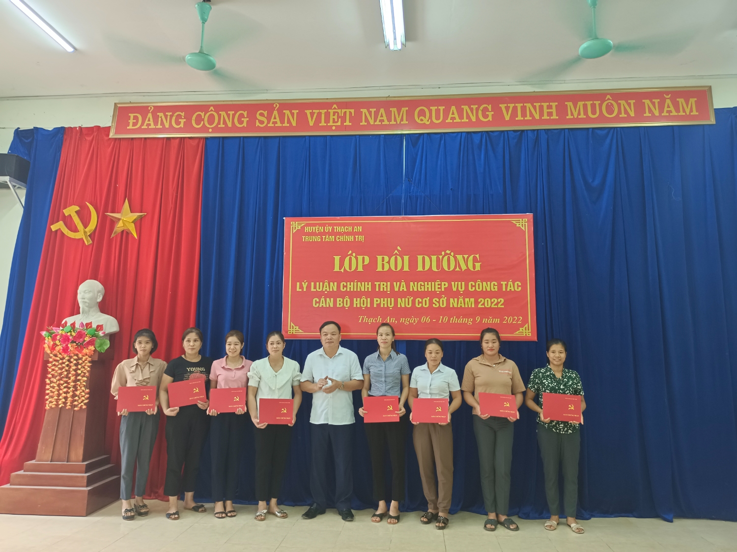 Hội LHPN huyện Thạch An phối hợp tổ chức mở lớp Bồi dưỡng nghiệp vụ chính trị và nghiệp vụ công tác Hội cho đội ngũ cán bộ Hội cơ sở  năm 2022