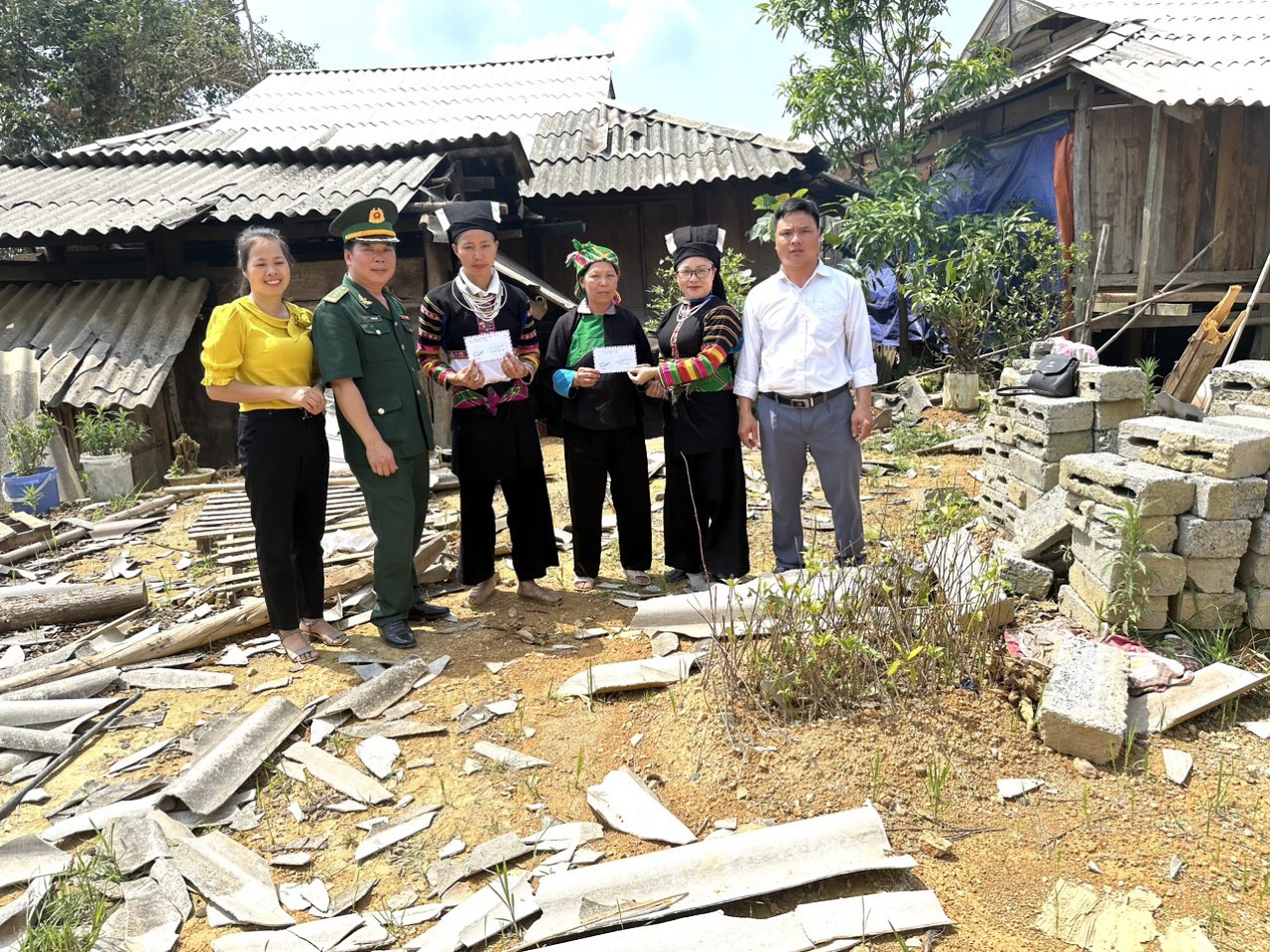 Hội LHPN huyện Bảo Lâm phối hợp hỗ trợ gia đình hội viên bị thiên tai