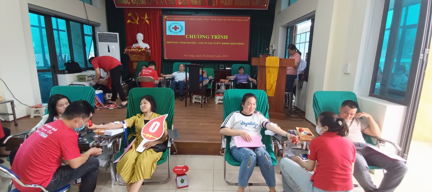Cán bộ, hội viên phụ nữ huyện Hạ Lang hiến máu tình nguyện đợt 1 năm 2024